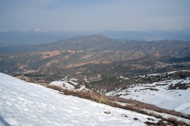 Amirsoy Resort Özbekistan 22 Mart 2025 'te Amirsoy tatil beldesi çevresinde