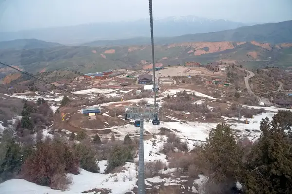 Amirsoy Resort Özbekistan 22 Mart 2025 'te Amirsoy tatil beldesi çevresinde