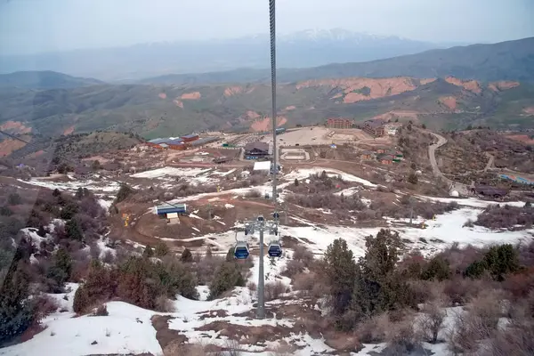 Amirsoy Resort Özbekistan 22 Mart 2025 'te Amirsoy tatil beldesi çevresinde