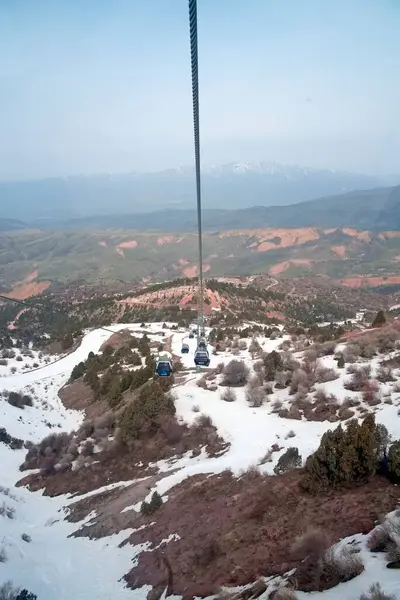 Amirsoy Resort Özbekistan 22 Mart 2025 'te Amirsoy tatil beldesi çevresinde