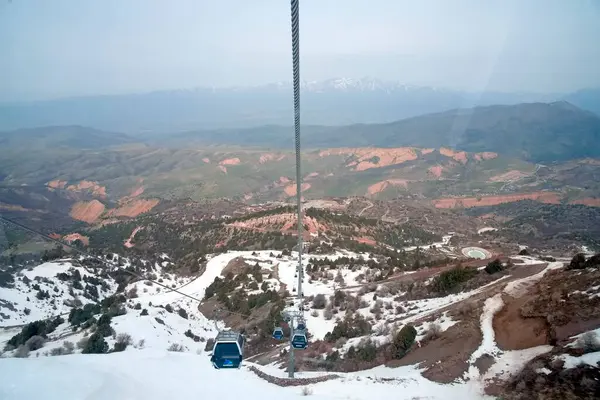 Amirsoy Resort Özbekistan 22 Mart 2025 'te Amirsoy tatil beldesi çevresinde