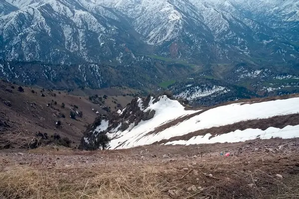 Amirsoy Resort Özbekistan 22 Mart 2025 'te Amirsoy tatil beldesi çevresinde