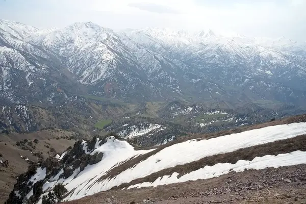 Amirsoy Resort Özbekistan 22 Mart 2025 'te Amirsoy tatil beldesi çevresinde
