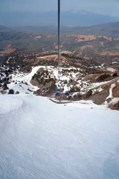 Amirsoy Resort Özbekistan 22 Mart 2025 'te Amirsoy tatil beldesi çevresinde