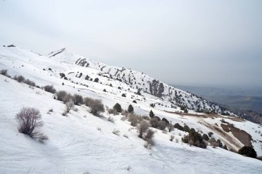 Amirsoy Resort Özbekistan 22 Mart 2025 'te Amirsoy tatil beldesi çevresinde