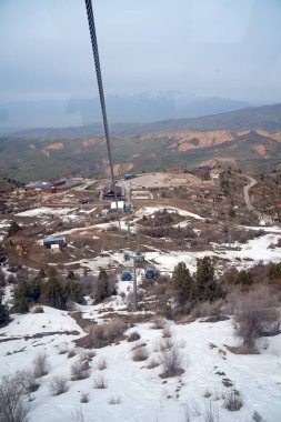 Amirsoy Resort Özbekistan 22 Mart 2025 'te Amirsoy tatil beldesi çevresinde