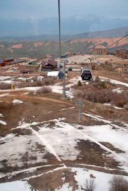 Amirsoy Resort Özbekistan 22 Mart 2025 'te Amirsoy tatil beldesi çevresinde