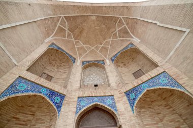 Hazrati 'li anne Jome Masjidi Taşkent Özbekistan 25 Mart 2025 Hazretli Imom Jome Masjidi Taşkent Özbekistan' da bir el sanatları dükkanı
