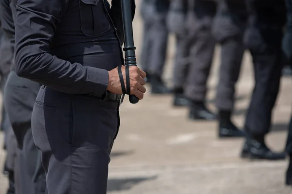 Riot Politie Coaches Beoordelen Menigte Controle — Stockfoto