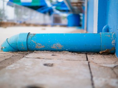 Banyodaki, tuvaletteki borular.