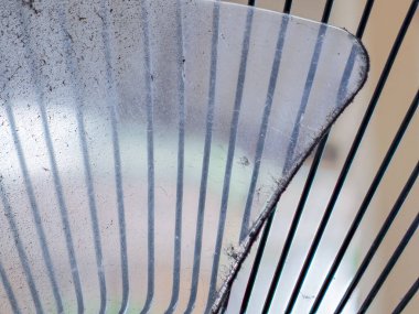 Pervane ve ızgaralarda toz ve pas var.