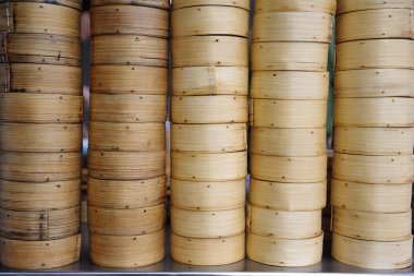 Buğulanmış dim sum ve buğulanmış ikincil konteyner.