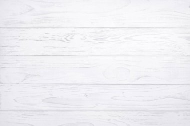 Beyaz ahşap arka plan dokusu. Eski çatlak desenli açık renkli duvar kâğıdı. Klasik dekoratif duvar konsepti, yüzeyin çizimi. Soyut yatay grunge arkaplanı. Üst görünüm, alanı kopyala