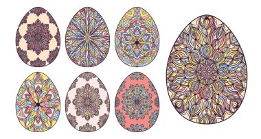 Renkli Paskalya yumurtalarının desenleri, bukleleri, çiçekleri. Çiçekli ve dekoratif süslemeli bir bahar Paskalya koleksiyonu. Beyaz arkaplanda izole edilmiş şirin vektör illüstrasyonu