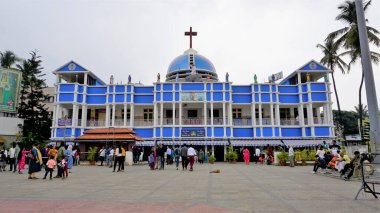 Bangalore, Karnataka, Hindistan-09 Ekim 2022: Bebek İsa Tapınağı 'nın güzel manzarası. Bangalore 'un Vivek Nagar bölgesinde. Roma Katolik Kilisesi. Turistik yerleri ve hacılar için dönüm noktalarını ziyaret etmeliyiz..