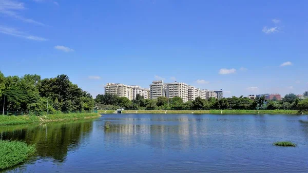 stock image Bangalore,Karnataka,India-September 18 2022: Beautiful view of garden city aka Bangalore with Lakes, infrastructure with green cover awnd clear sky