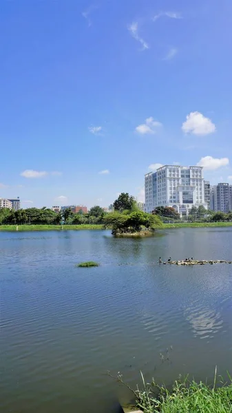 2022年9月18日印度卡纳塔克邦班加罗尔 风景秀丽的花园城市 也就是有湖泊的班加罗尔 绿树成荫的基础设施和晴朗的天空 — 图库照片