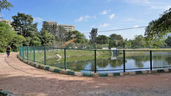 Bangalore Karnataka India September 2022 Walking Lane Iblur Lake Green — стокове фото