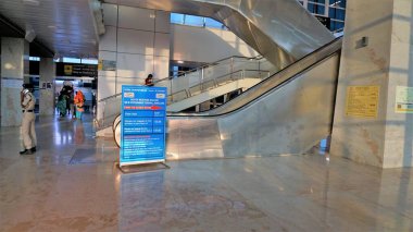 Bangalore, Karnataka, Hindistan-26 Ekim 2022: Sir M Visvesvaraya Terminali veya SMVB 'nin güzel modern dünya klasmanı iç mimarisi.