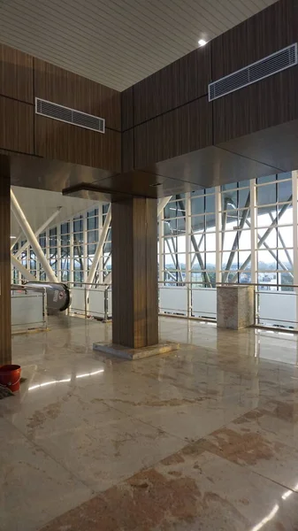 2022年10月26日印度卡纳塔克邦班加罗尔 美丽的现代世界级室内建筑M Visvesvaraya爵士候机楼或Smvb — 图库照片