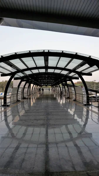2022年10月26日インド カルナータカ州バンガロール ヴィスヴァラヤ ターミナル Smvb の美しい現代世界クラスのインテリア建築 — ストック写真