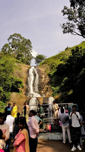 Kodaikanal Índia Junho 2023 Turistas Desfrutando Bela Vista Cascata Prata — Fotografia de Stock