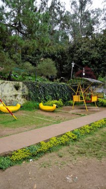 Bryant Park 'tan çocuklar oyun alanı. Queen of Hills 'teki güzel çiçek bahçesi ve manzarası olan Kodaikanal' ı ziyaret etmeliyiz..
