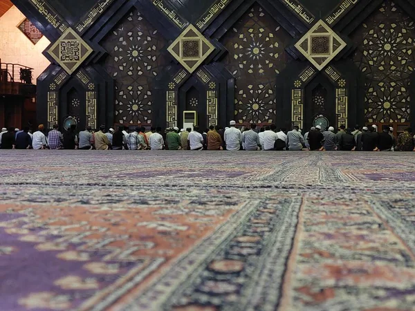 Muslim Prayer Mosque Spiritual Man Group Praying Together Fajr Dhuhr — Foto Stock