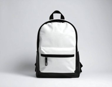 Bu çarpıcı beyaz ve siyah sırt çantasıyla stil ve hizmetin mükemmel karışımını keşfet.