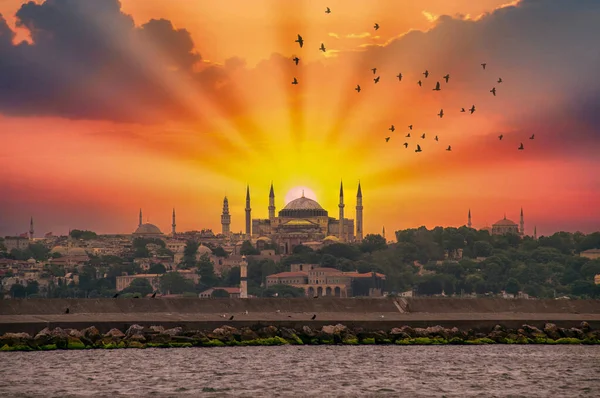 Собор Святой Софии Древняя Религиозная Достопримечательность Стамбула Закате Панорамный Вид — стоковое фото