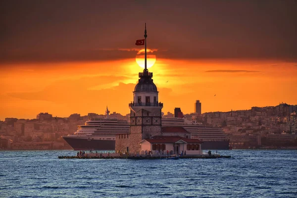 Fiery Sunset Bosphorus Famous Maiden Tower Kiz Kulesi Also Known — Stock Photo, Image