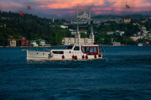Istanbul Turkey 2023 Rental Yacht Cruise Bosphorus Kuleli Military School — Stock Photo, Image