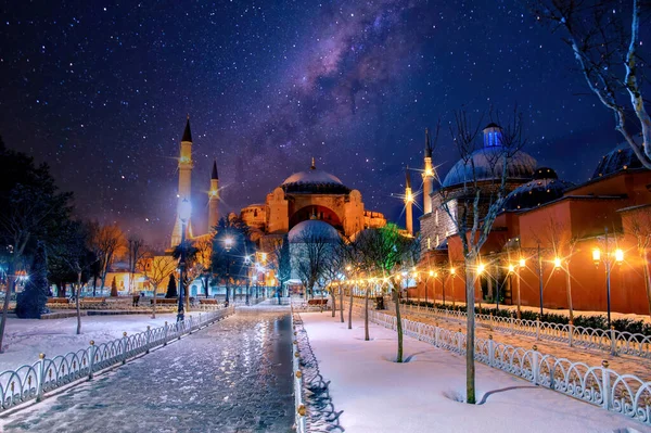 Мечеть Святой Софии Звездную Ночь Отдых Стамбуле Сказочный Городской Пейзаж — стоковое фото