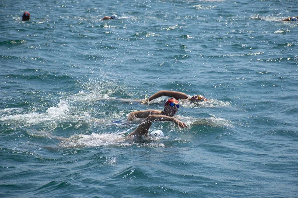 Istanbul Turecko 2023 Obrázky Plavců Bosporu Mezikontinentální Plavecké Soutěže Bosporu — Stock fotografie