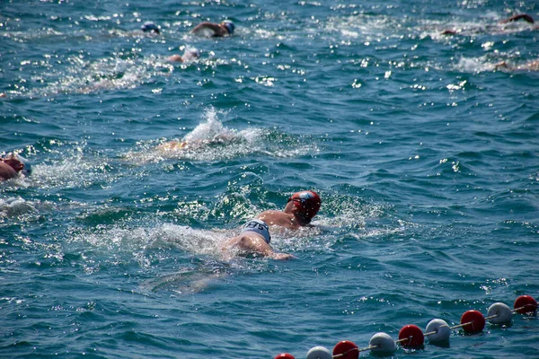 Istanbul Turkije 2023 Beelden Van Zwemmers Van Bosporus Intercontinentale Zwemwedstrijd — Stockfoto