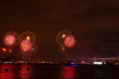 Trkiye Cumhuriyeti Havai fişek Festivali 'nin 100. yıldönümü Fotoğrafları, 15 Temmuz Şehitler Köprüsü Arnavutkoy, İstanbul, Türkiye (Türkiye))