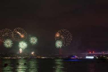 Trkiye Cumhuriyeti Havai fişek Festivali 'nin 100. yıldönümü Fotoğrafları, 15 Temmuz Şehitler Köprüsü Arnavutkoy, İstanbul, Türkiye (Türkiye))