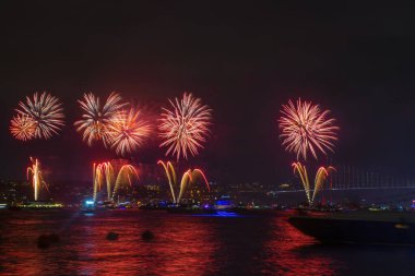 Trkiye Cumhuriyeti Havai fişek Festivali 'nin 100. yıldönümü Fotoğrafları, 15 Temmuz Şehitler Köprüsü Arnavutkoy, İstanbul, Türkiye (Türkiye))