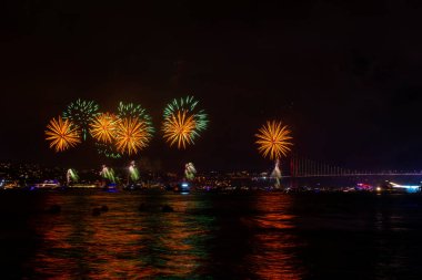 Trkiye Cumhuriyeti Havai fişek Festivali 'nin 100. yıldönümü Fotoğrafları, 15 Temmuz Şehitler Köprüsü Arnavutkoy, İstanbul, Türkiye (Türkiye))