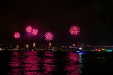 Trkiye Cumhuriyeti Havai fişek Festivali 'nin 100. yıldönümü Fotoğrafları, 15 Temmuz Şehitler Köprüsü Arnavutkoy, İstanbul, Türkiye (Türkiye))