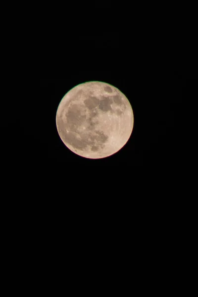 月亮在密苏里州迦太基的凯洛格湖上升 — 图库照片