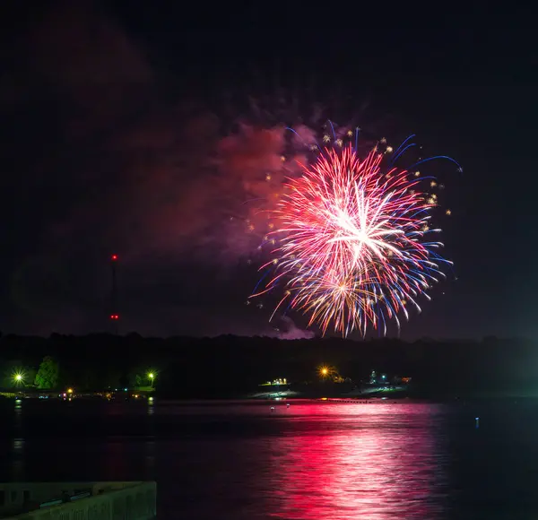 Πυροτεχνήματα Πάνω Από Grand Lake Στη Disney Οκλαχόμα Στις Ιουλίου — Φωτογραφία Αρχείου