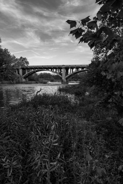 Міст Редінгс Мілл Перетинає Шуал Крік Джопліні Штат Міссурі — стокове фото