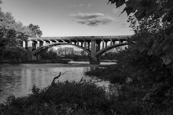 Redings Mill Bridge Przecinający Shoal Creek Joplin Missouri — Zdjęcie stockowe