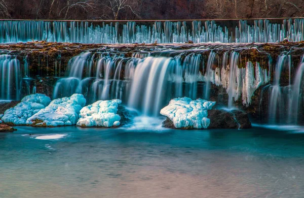 Водопад Гранд Фоллс Является Крупнейшим Непрерывно Текущим Природным Водопадом Миссури — стоковое фото