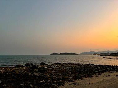 Choengmon Sahili ve Deniz Burnu Panoramik Manzarası, Koh Samui, Turkuaz Okyanusu ve Bereketli Sahil Kıyısı ile Tayland Tropikal Adası Cenneti