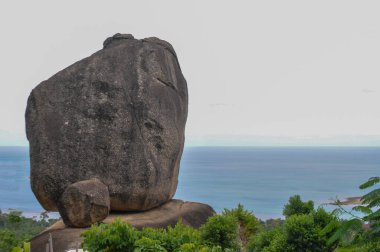 Koh Samui, Tayland Doğal Kayalık ve Manzarası 'nda Benzersiz Çakışan Taş oluşumu