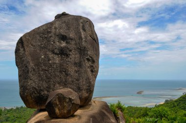 Koh Samui, Tayland Doğal Kayalık ve Manzarası 'nda Benzersiz Çakışan Taş oluşumu