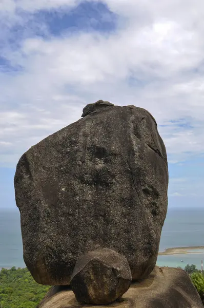 Koh Samui, Tayland Doğal Kayalık ve Manzarası 'nda Benzersiz Çakışan Taş oluşumu