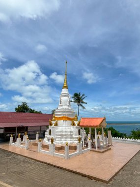 Wat Ratchathammaram 'daki zarif tapınak, Wat Sila Ngu olarak da bilinir, Koh Samui, Tayland' da yer almaktadır.. 